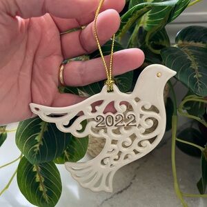 🎄 LENOX 2022 PIERCED DOVE ORNAMENT